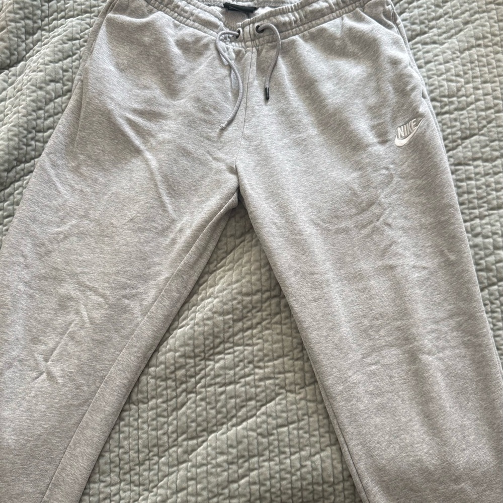 Nike women’s Gray Sweatpants